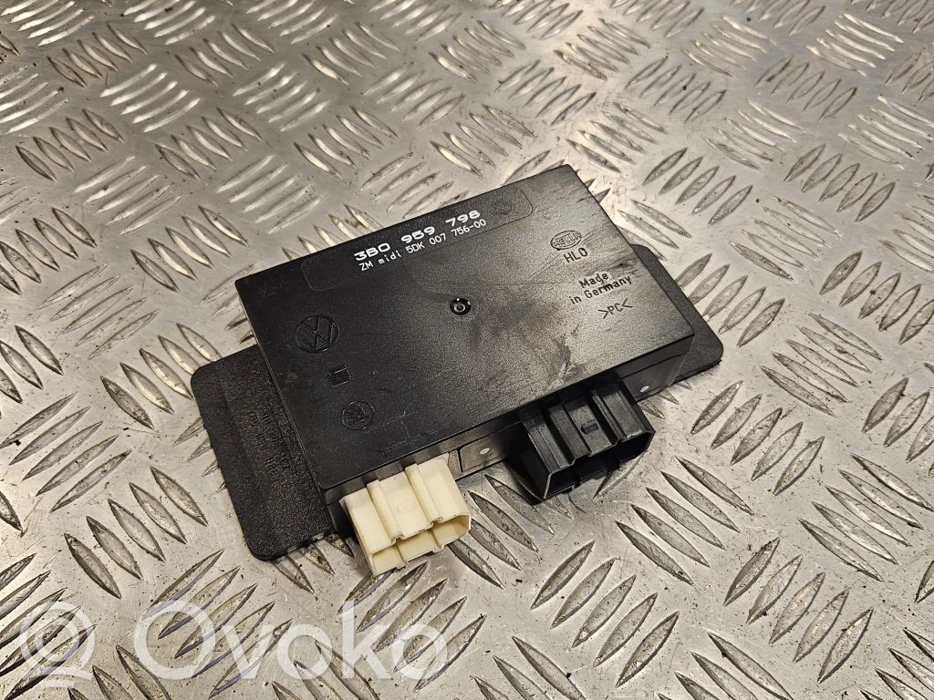 Volkswagen PASSAT B5 Module de contrôle carrosserie centrale 