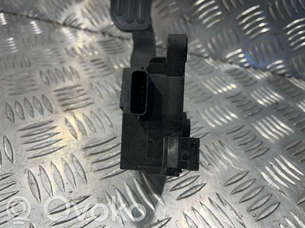Nissan Juke I F15 Accelerator throttle pedal 
