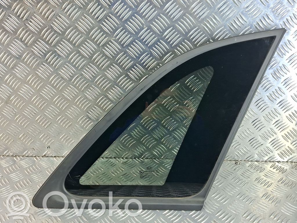 KIA Sorento Vidrio lateral trasero 