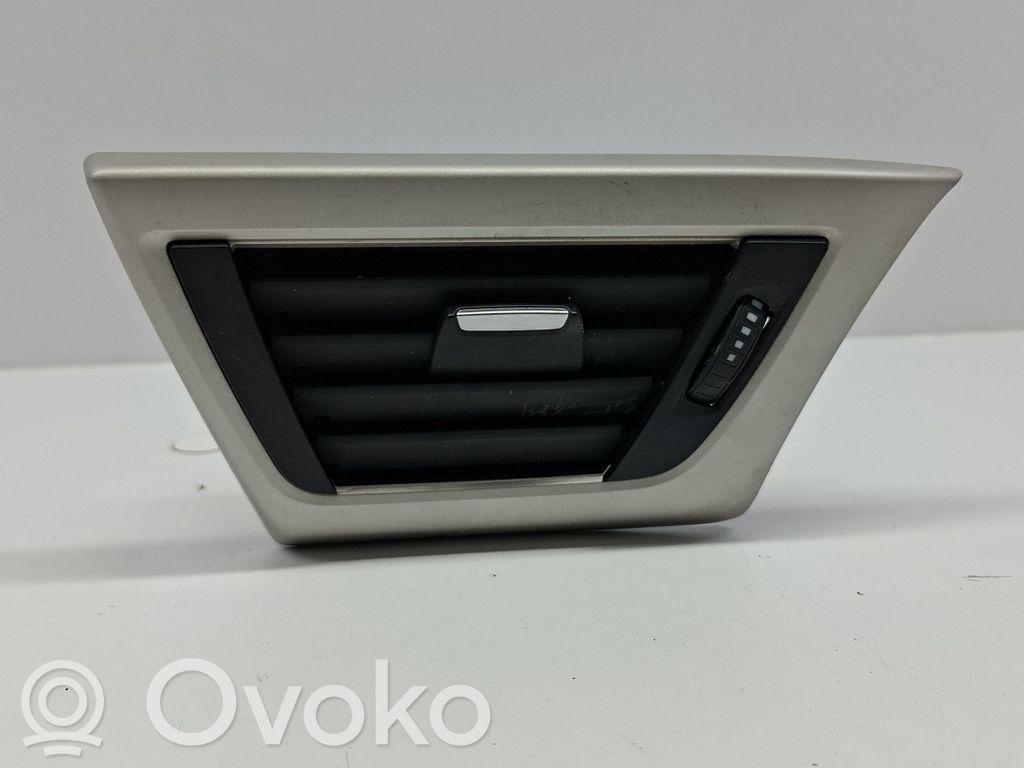 BMW 3 F30 F35 F31 Boczna kratka nawiewu deski rozdzielczej 
