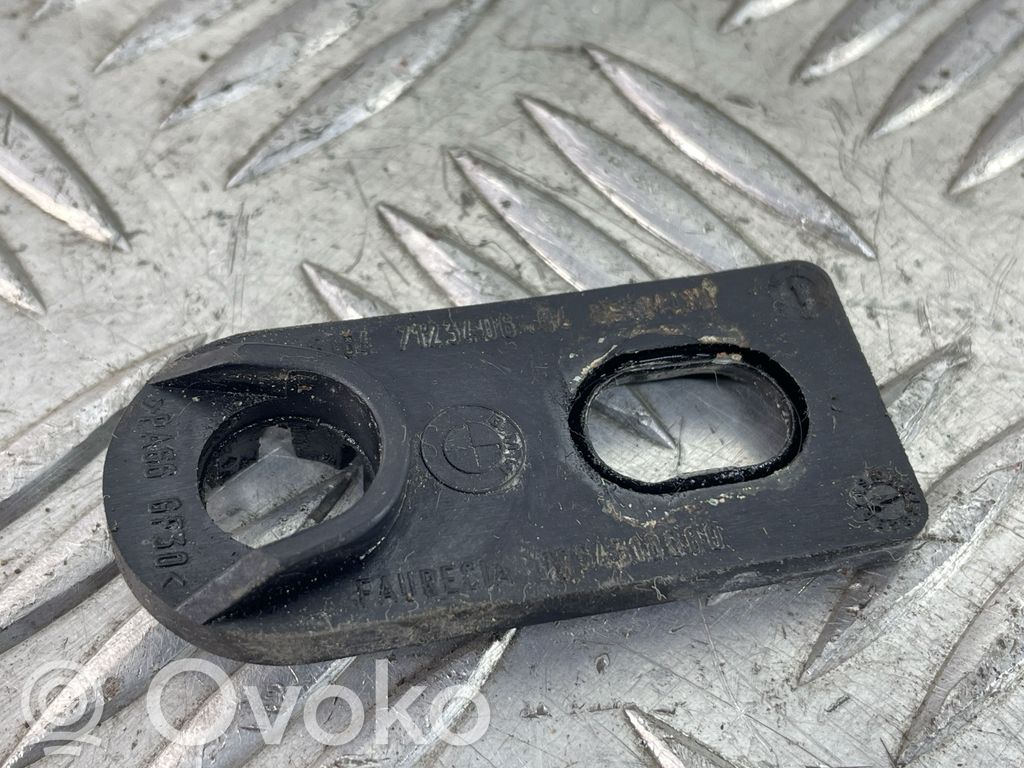 BMW 1 E81 E87 Radiator mount bracket 