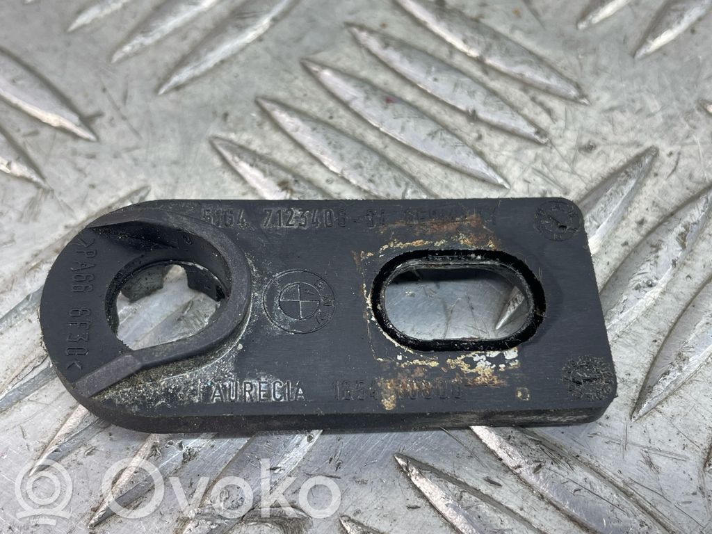 BMW 1 E81 E87 Radiator mount bracket 