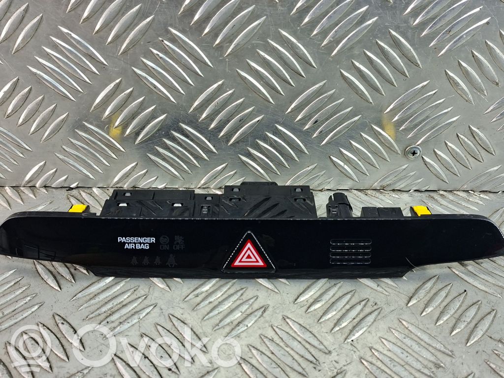 Hyundai Tucson TL Botón interruptor de luz de peligro 