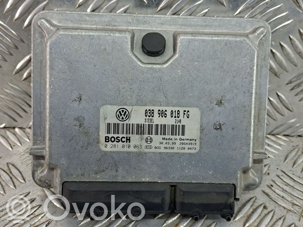 Volkswagen PASSAT B5 Engine control unit/module 