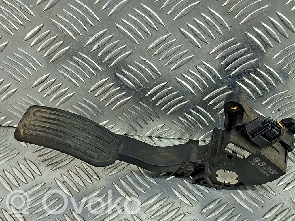 Nissan Juke I F15 Accelerator throttle pedal 