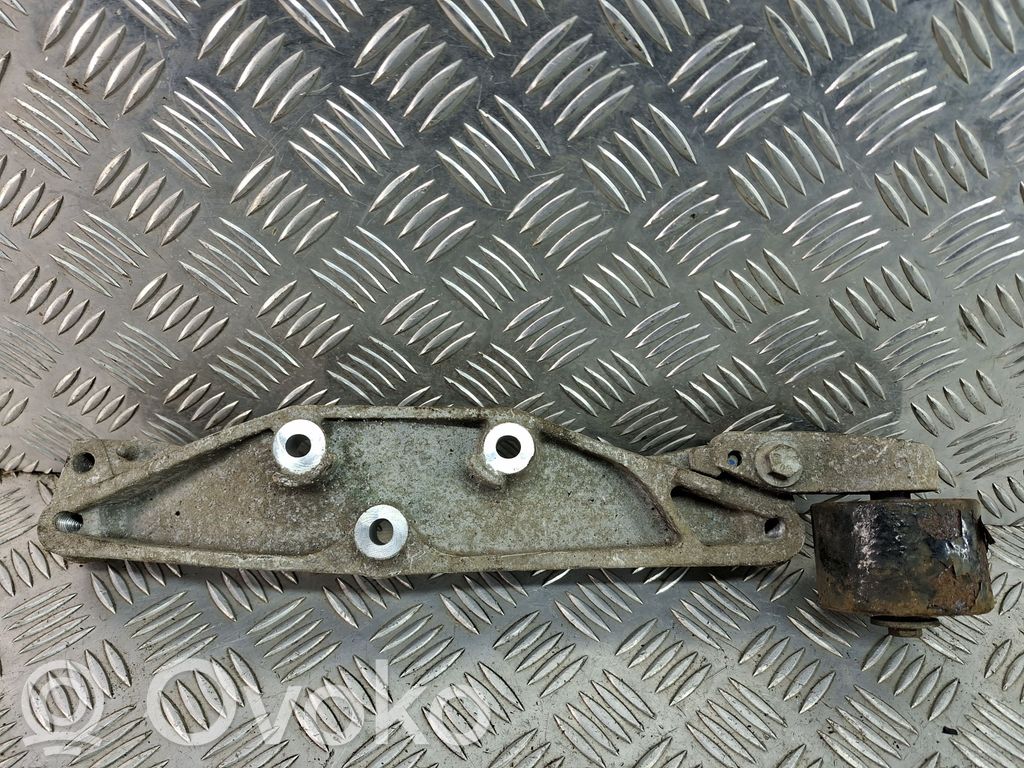 Volvo XC90 Wspornik / Mocowanie grodzi środkowej 