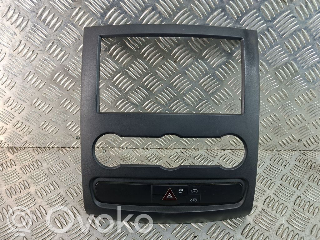 Mercedes-Benz Sprinter W906 Moldura de la unidad delantera de radio/GPS 