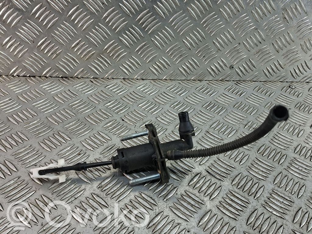 Opel Astra J Kytkimen pääsylinteri 