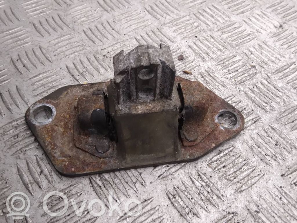 Engine mount bracket   30748811