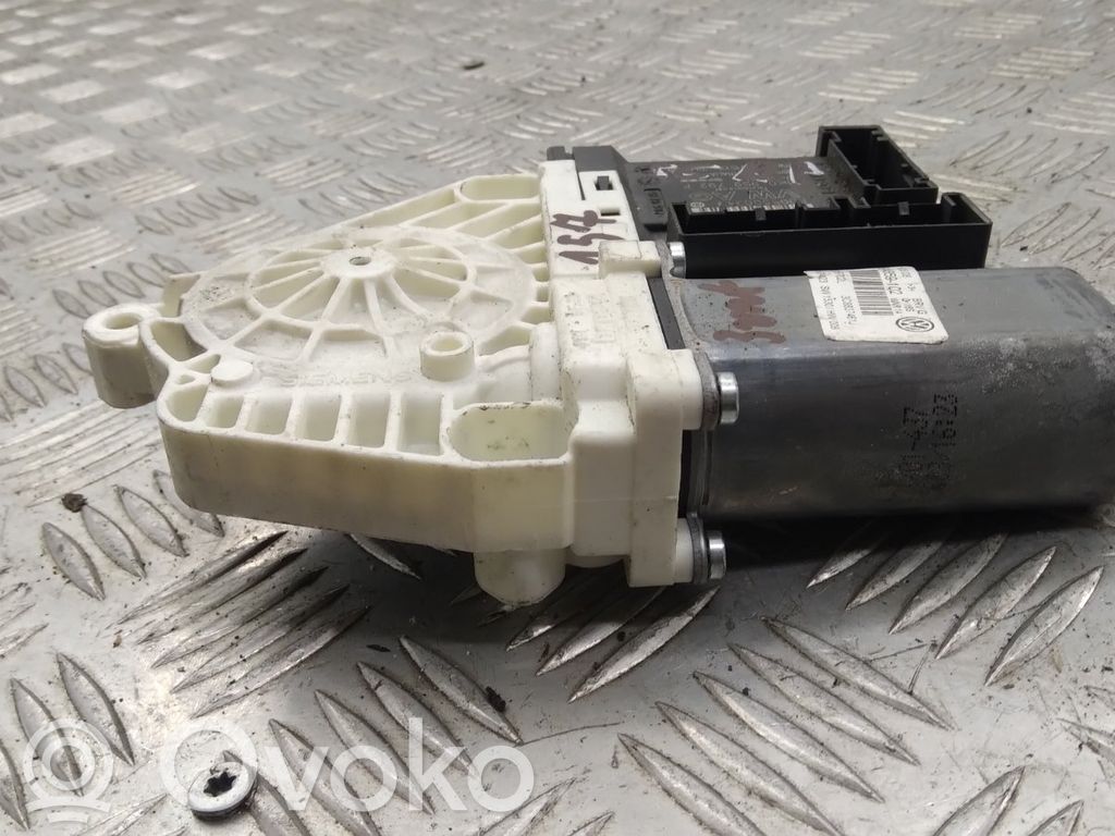 Volkswagen PASSAT CC Silnik regulatora szyby drzwi przednich 