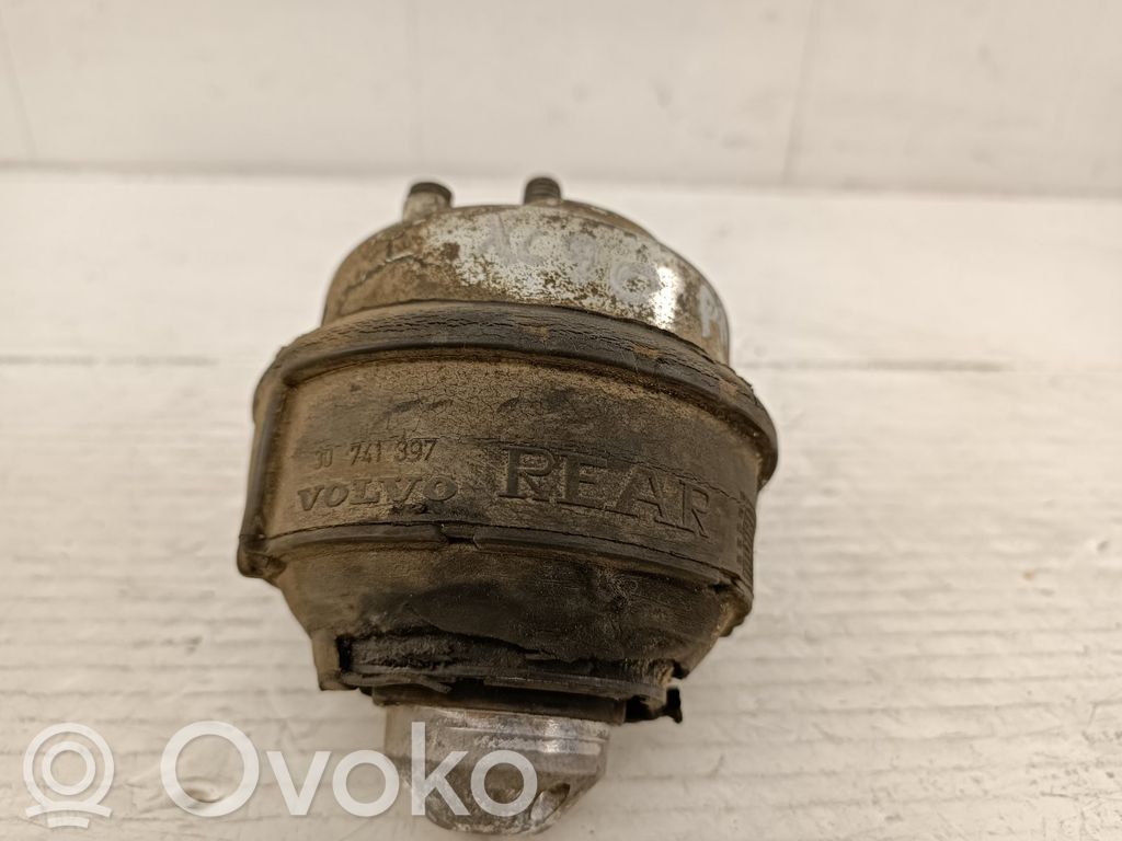 Volvo XC90 Engine mount bracket 