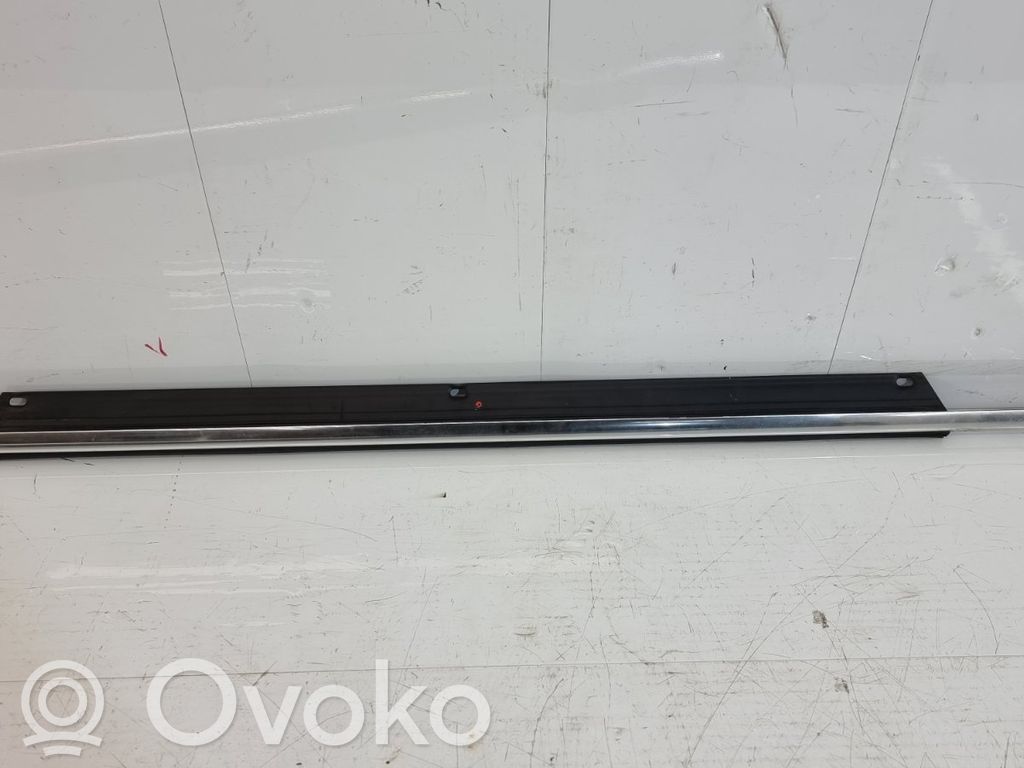 Audi Q7 4L Listwa / Uszczelka szyby drzwi 