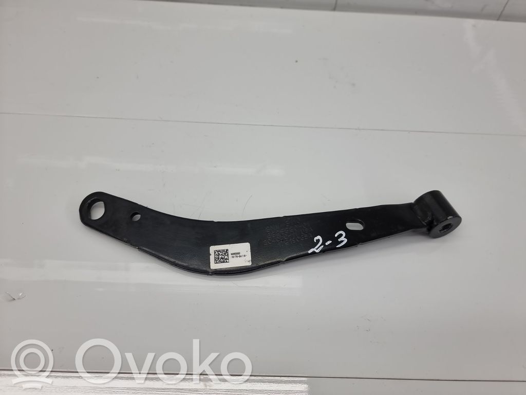 Engine mounting bracket   6885880