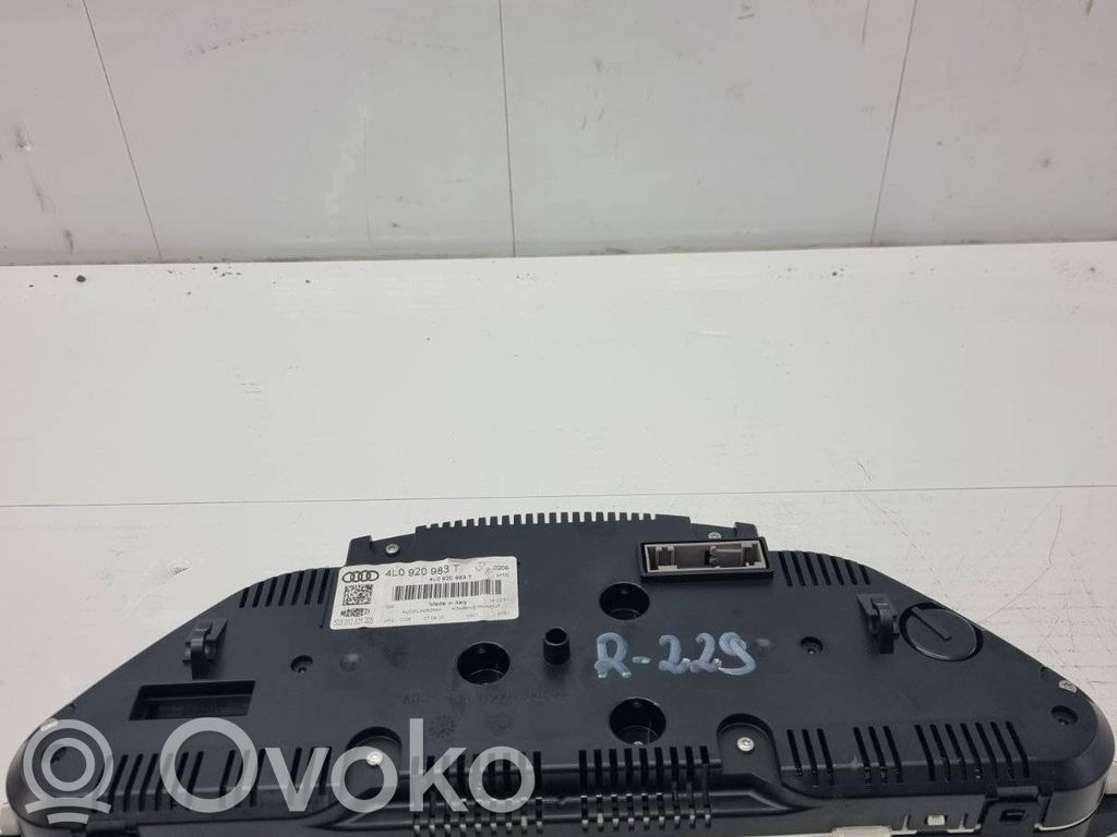 Audi Q7 4L Speedometer (instrument cluster) 