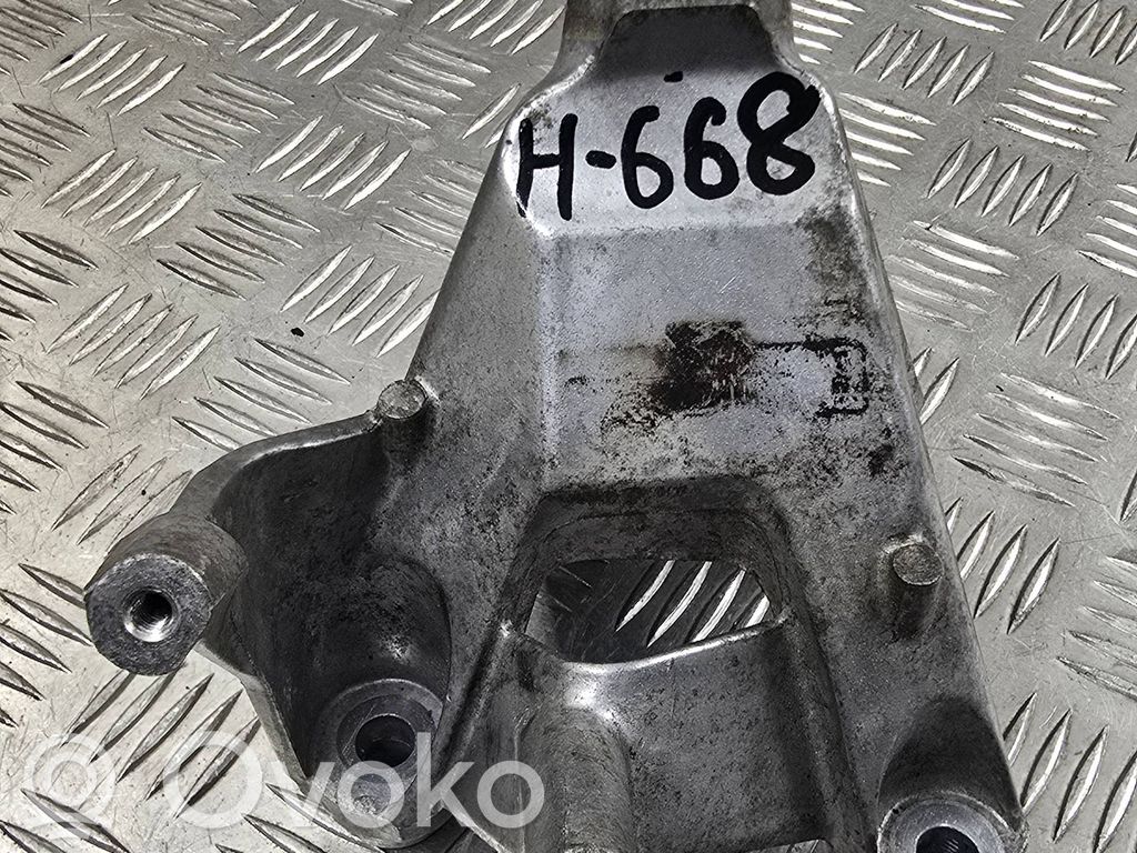 Audi A4 S4 B9 Engine mounting bracket 