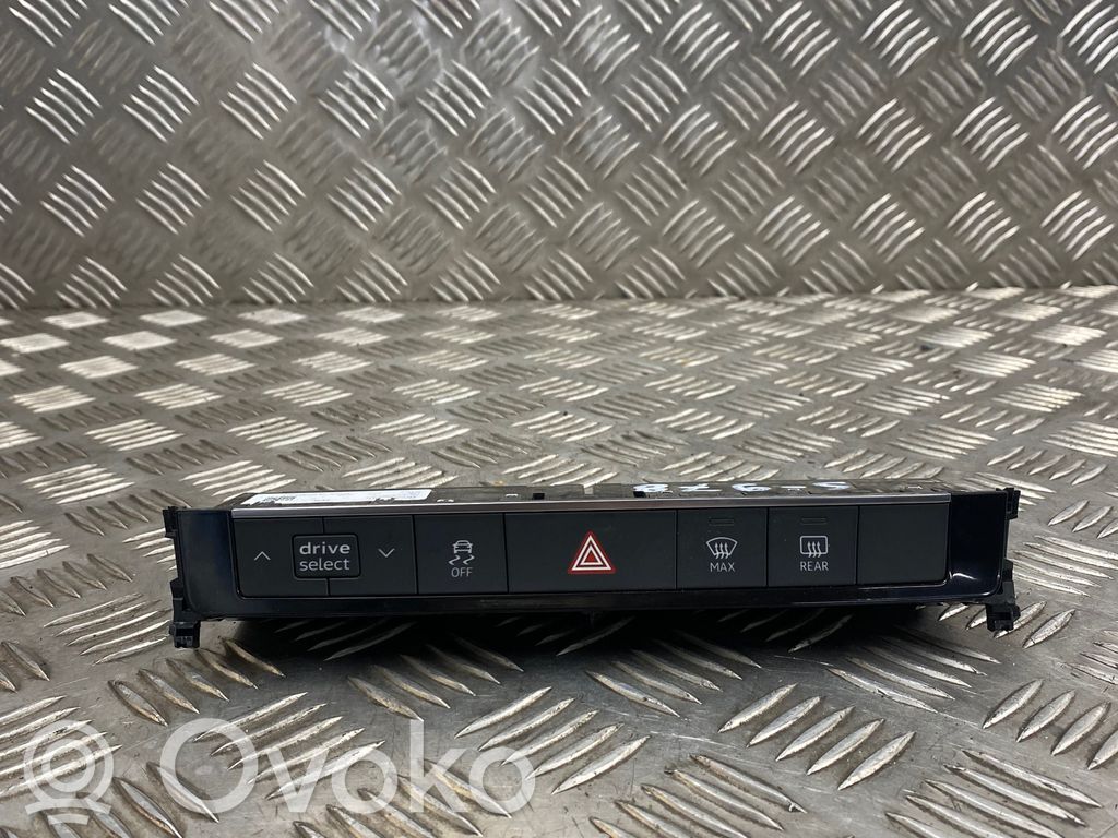 Audi Q7 4M Hazard light switch 