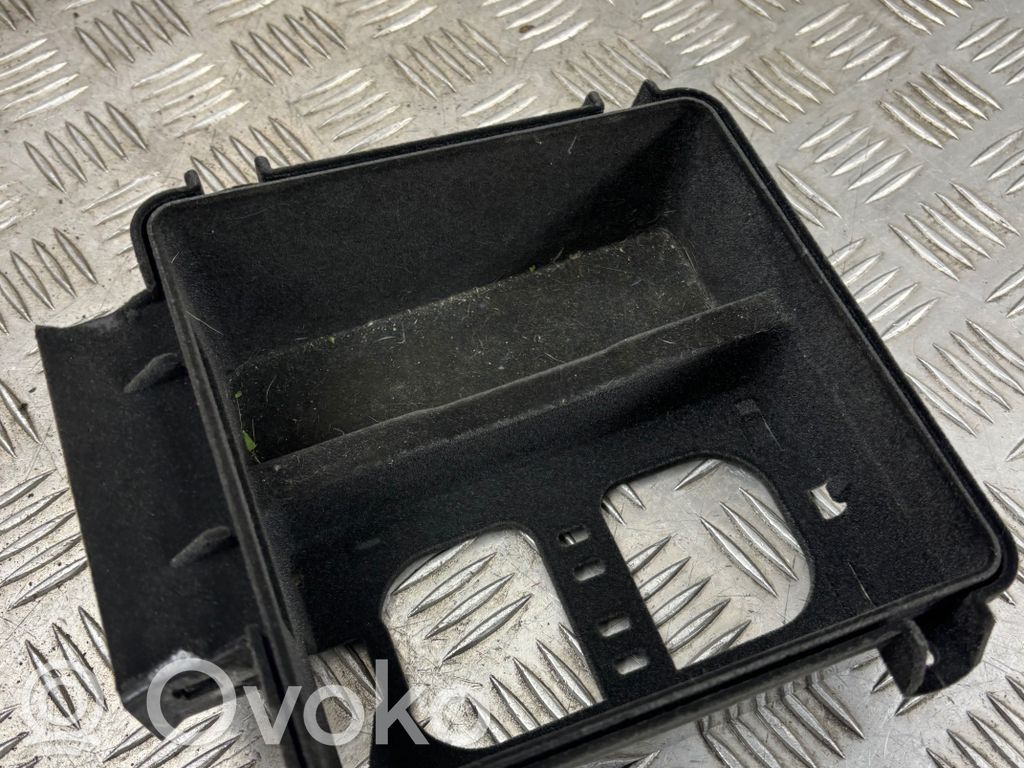 Audi Q7 4M Cita veida vidus konsoles (tuneļa) elementi 