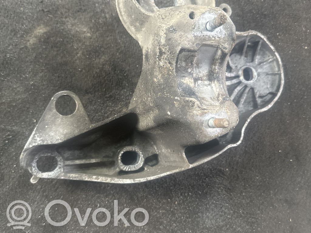 Engine mounting bracket