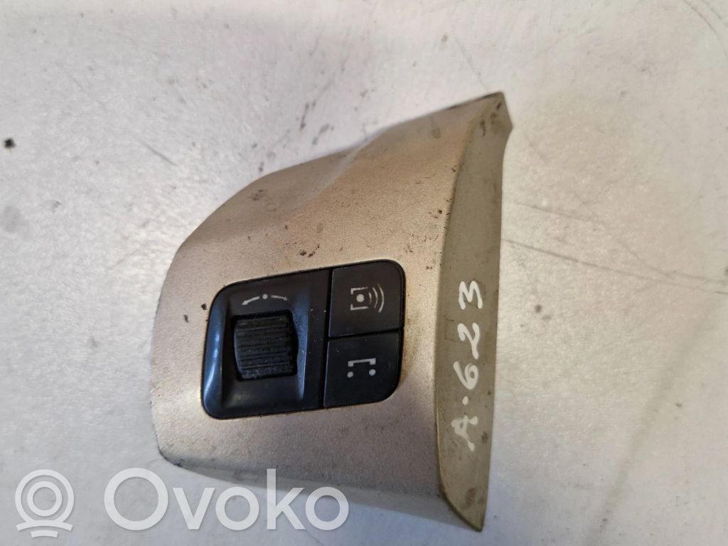 Opel Corsa D Steering wheel buttons/switches 