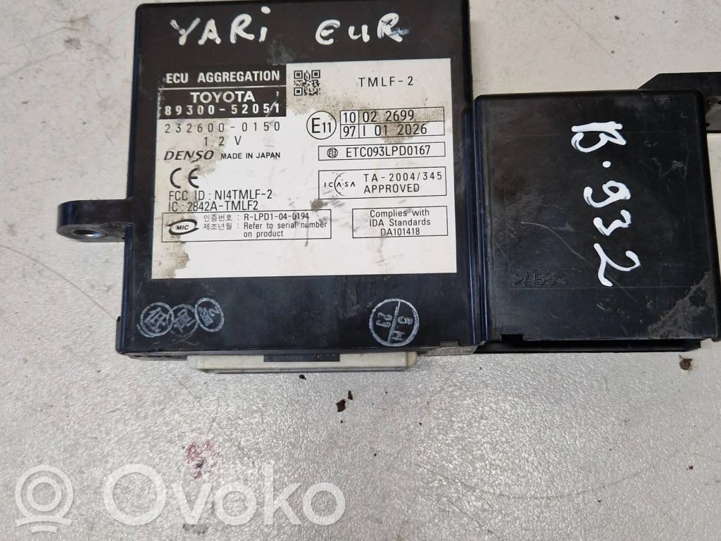Toyota Yaris Door control unit/module 