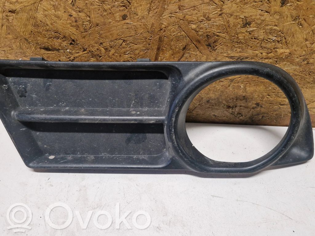 Toyota Corolla Verso AR10 Front fog light trim/grill 