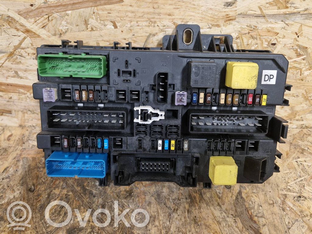 Opel Astra H Módulo de fusible 