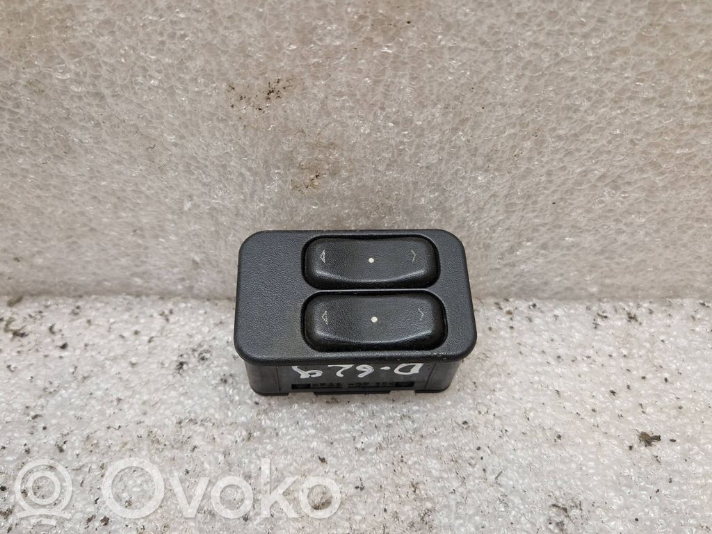 Opel Meriva A Electric window control switch 