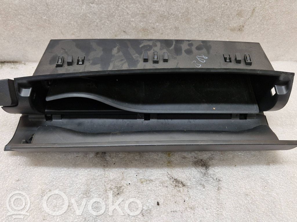 Toyota Verso Guantera 