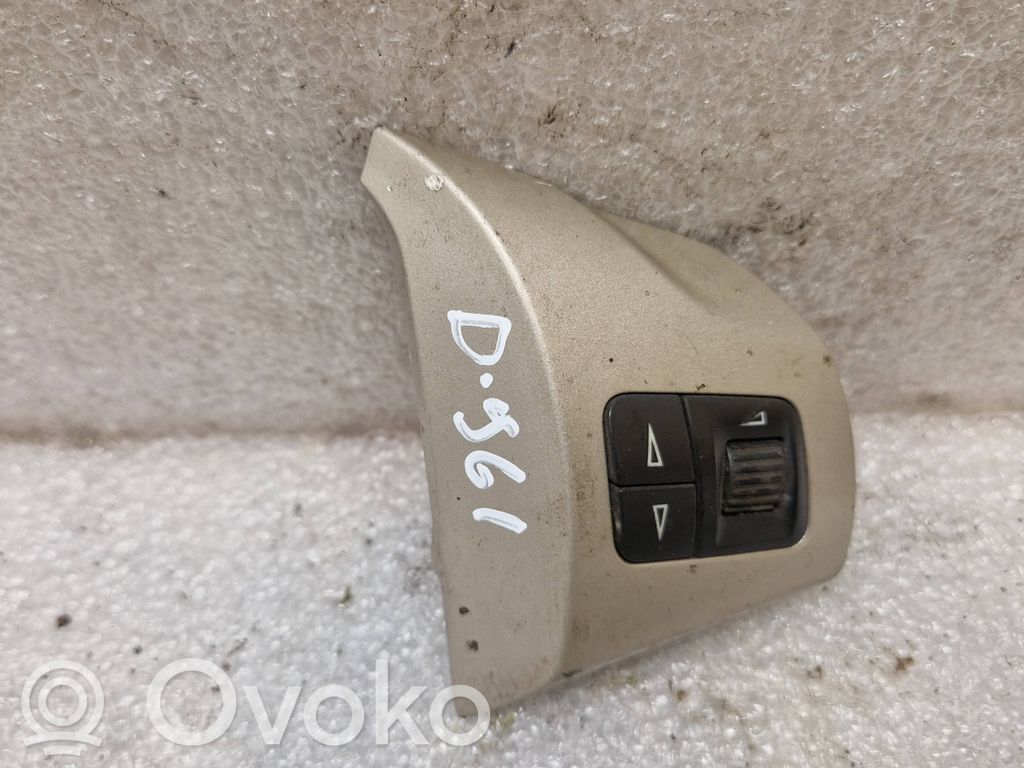 Opel Corsa D Steering wheel buttons/switches 