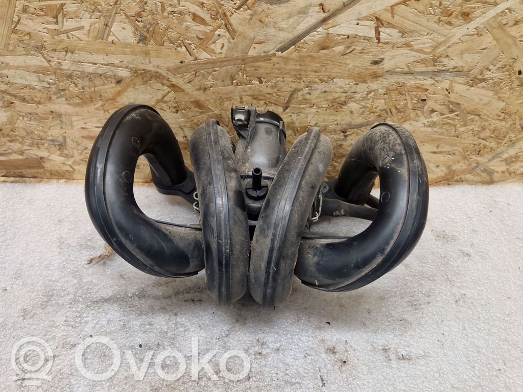 Toyota Yaris Intake manifold 