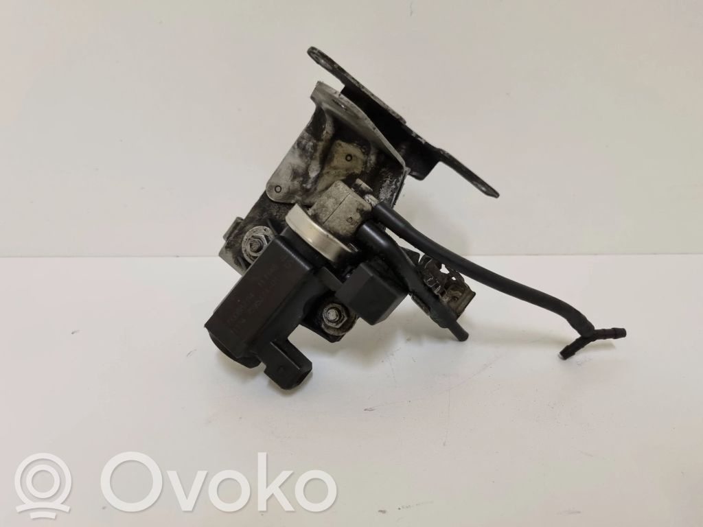 BMW 7 F01 F02 F03 F04 Solenoidinis vožtuvas 