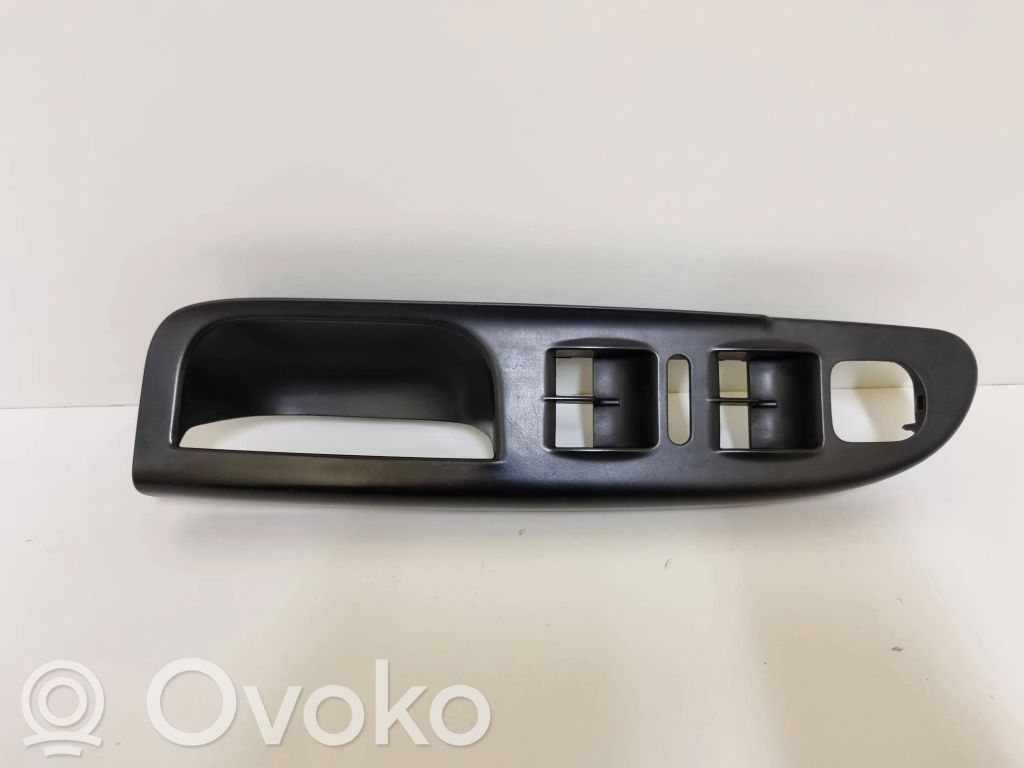 Volkswagen PASSAT B6 Front door interior handle trim 