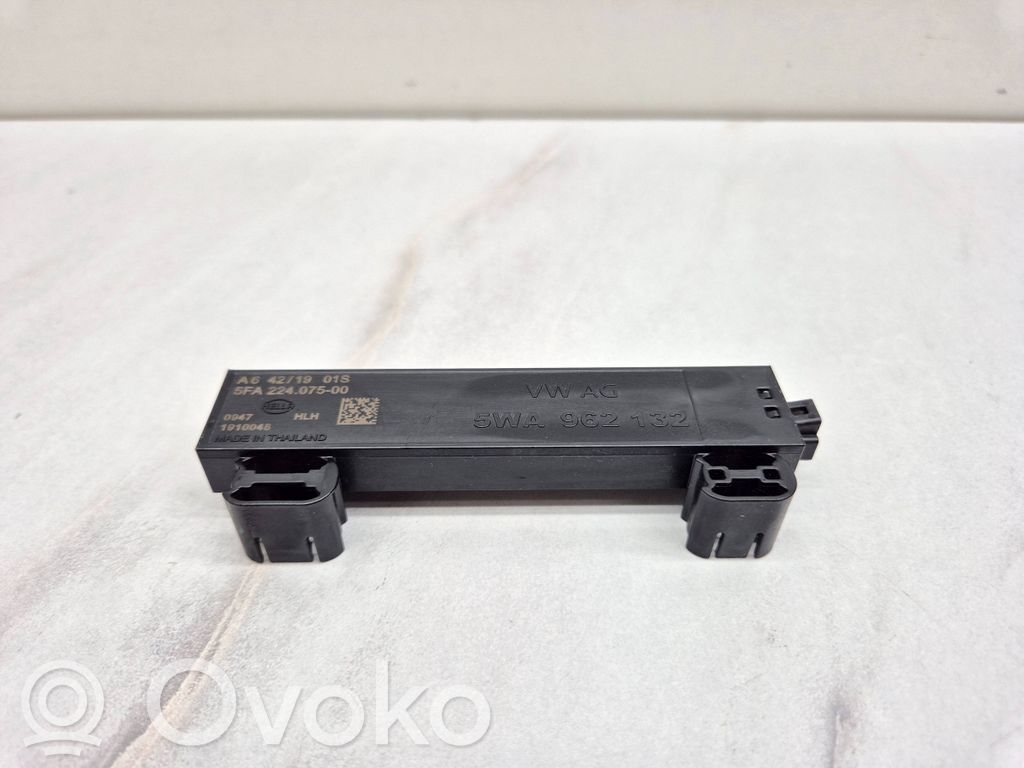Volkswagen ID.3 Keyless system antenna 