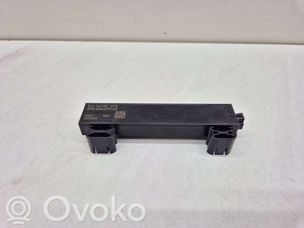 Volkswagen ID.3 Keyless system antenna 