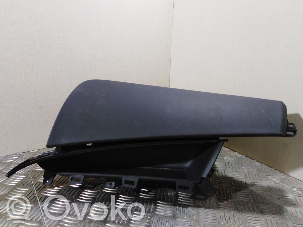 Opel Zafira C Schowek deski rozdzielczej 