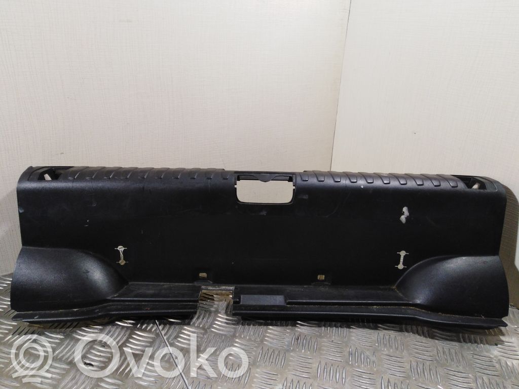 BMW 1 E81 E87 Tavaratilan kynnyksen suoja 
