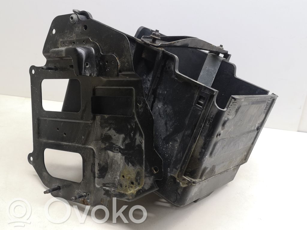 Ford Fiesta Akkulaatikon alusta 