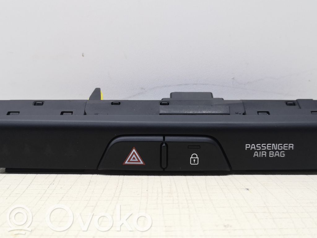 KIA Stonic Przycisk świateł awaryjnych 