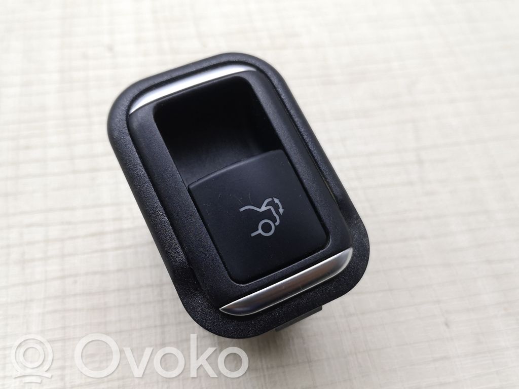 Mercedes-Benz E W212 Tailgate opening switch 