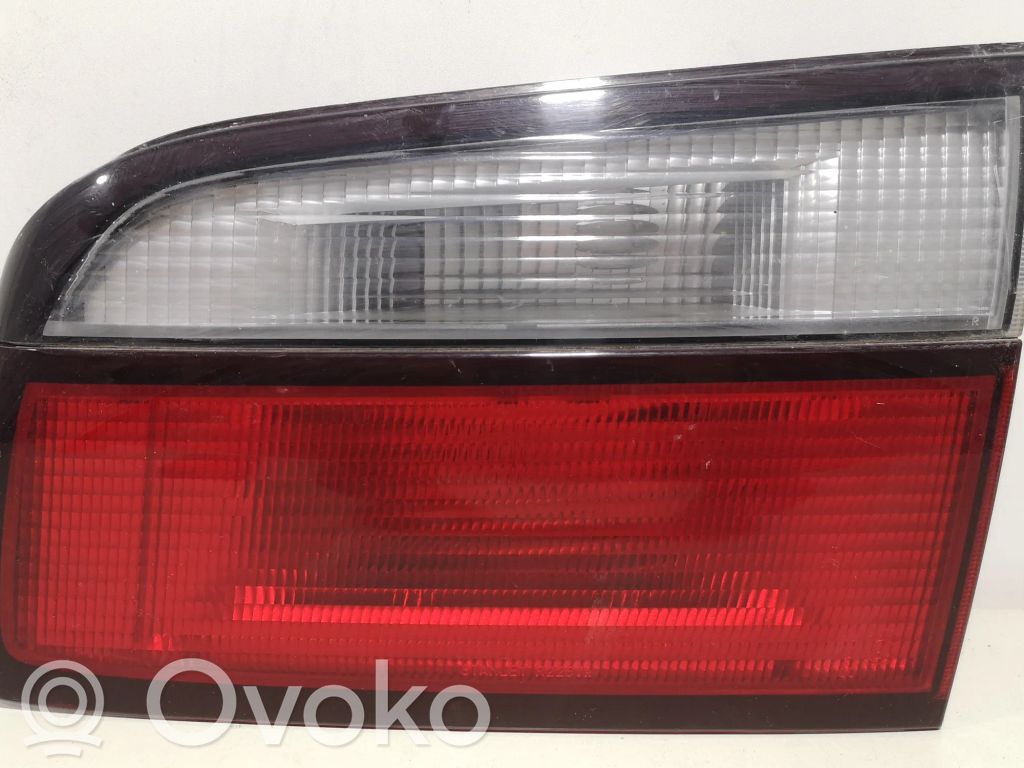 Mazda 626 Aizmugurējais lukturis pārsegā 