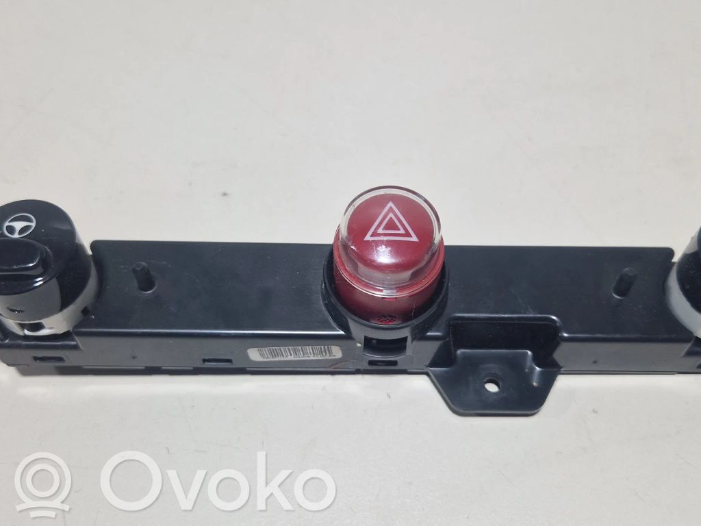 Fiat 500 Botón interruptor de luz de peligro 