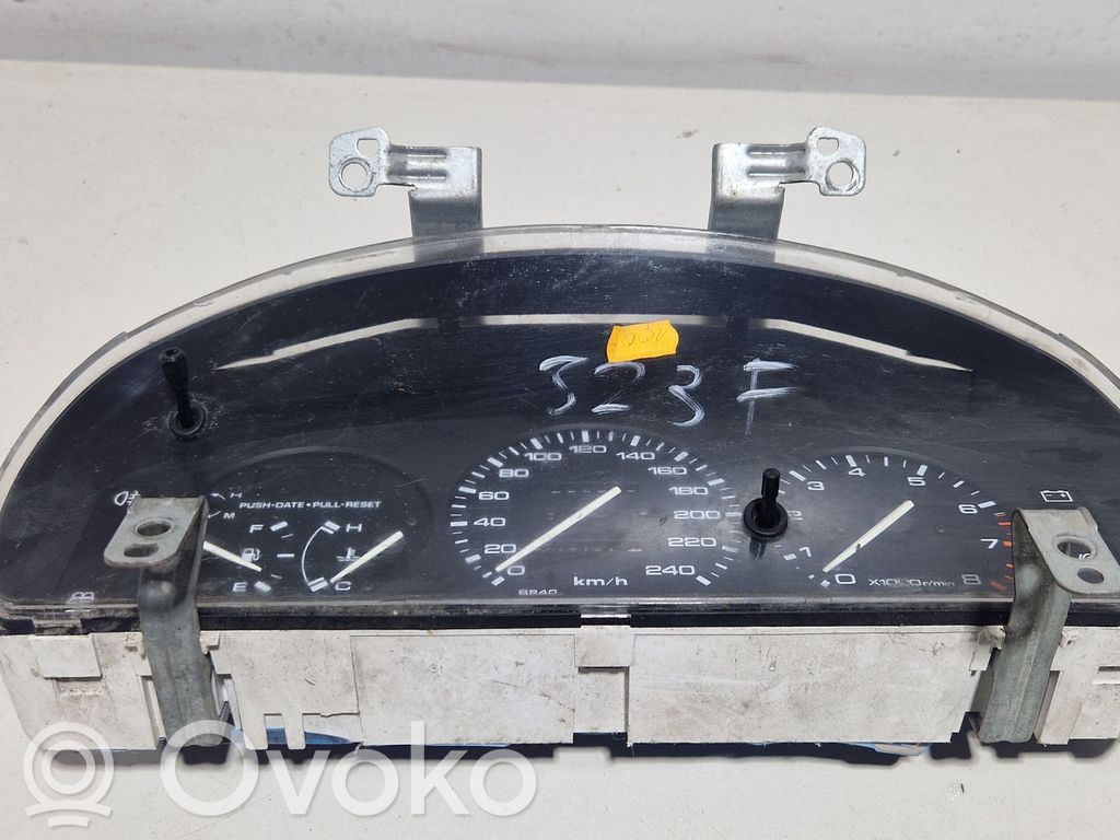 Mazda 323 F Speedometer (instrument cluster) 