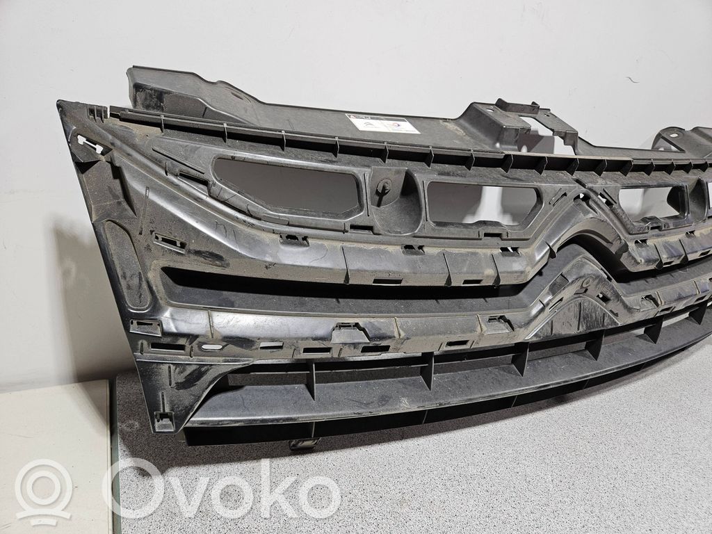 Citroen Jumpy Front bumper upper radiator grill 