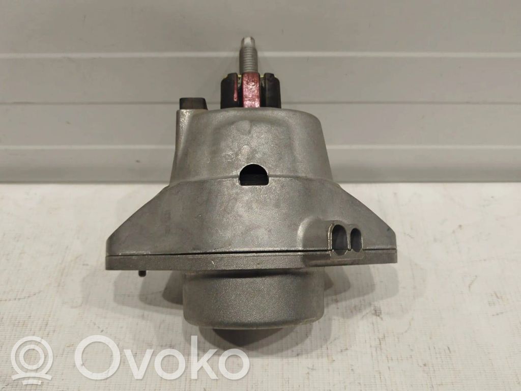 Chevrolet Camaro Engine mount bracket 