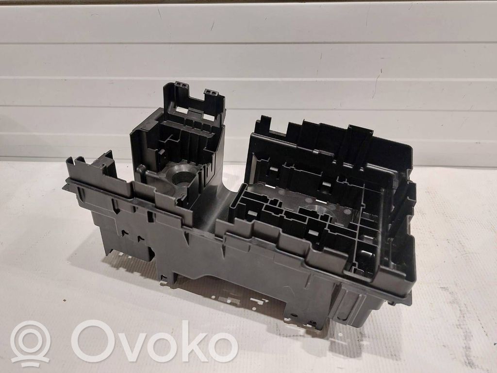 Fuse box set   68239267AC