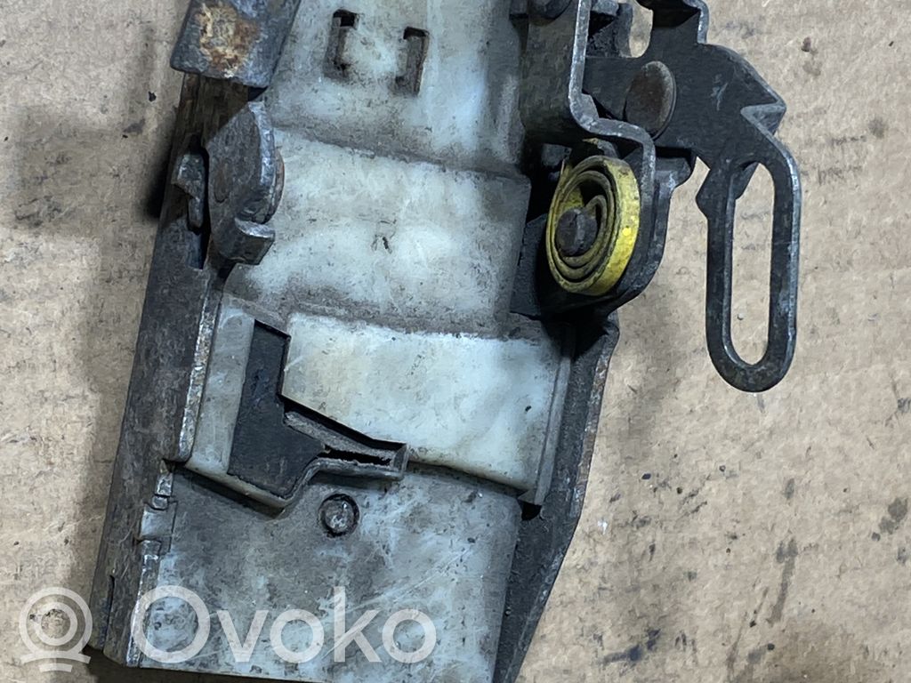 Priekšpusē slēdzene   86VBV21812BB
