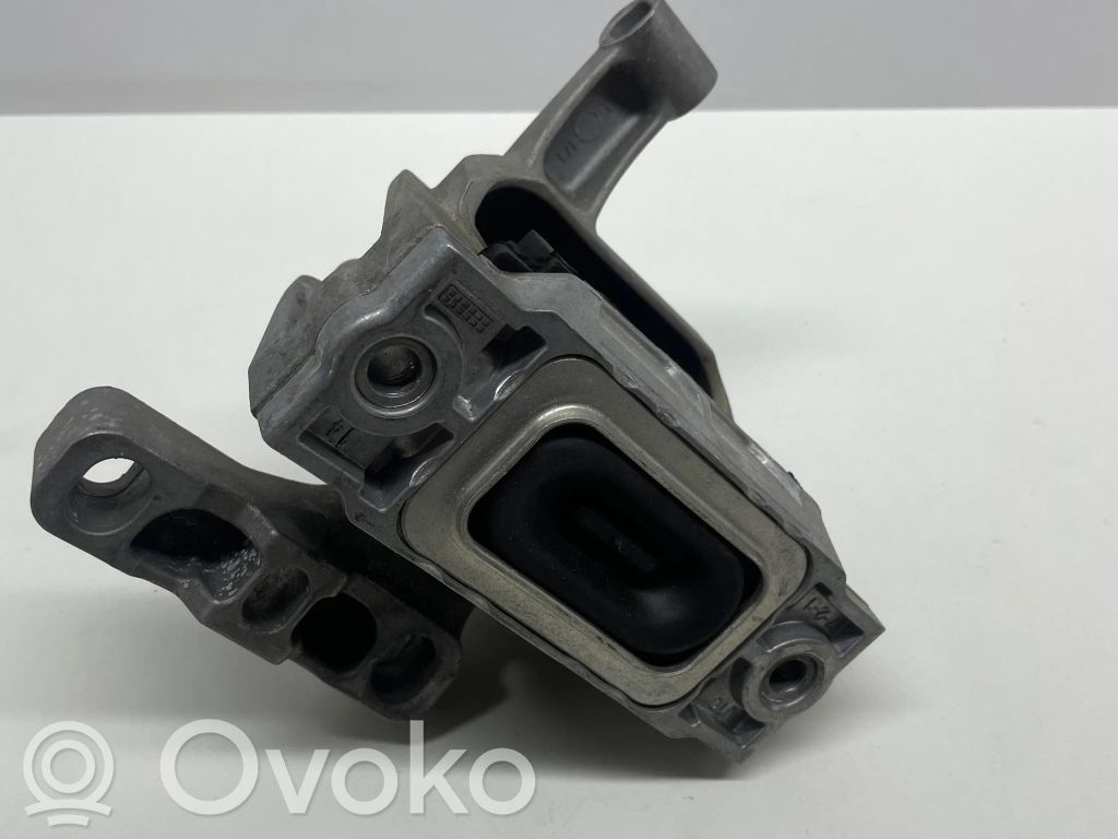 Volkswagen PASSAT B7 Engine mount bracket 