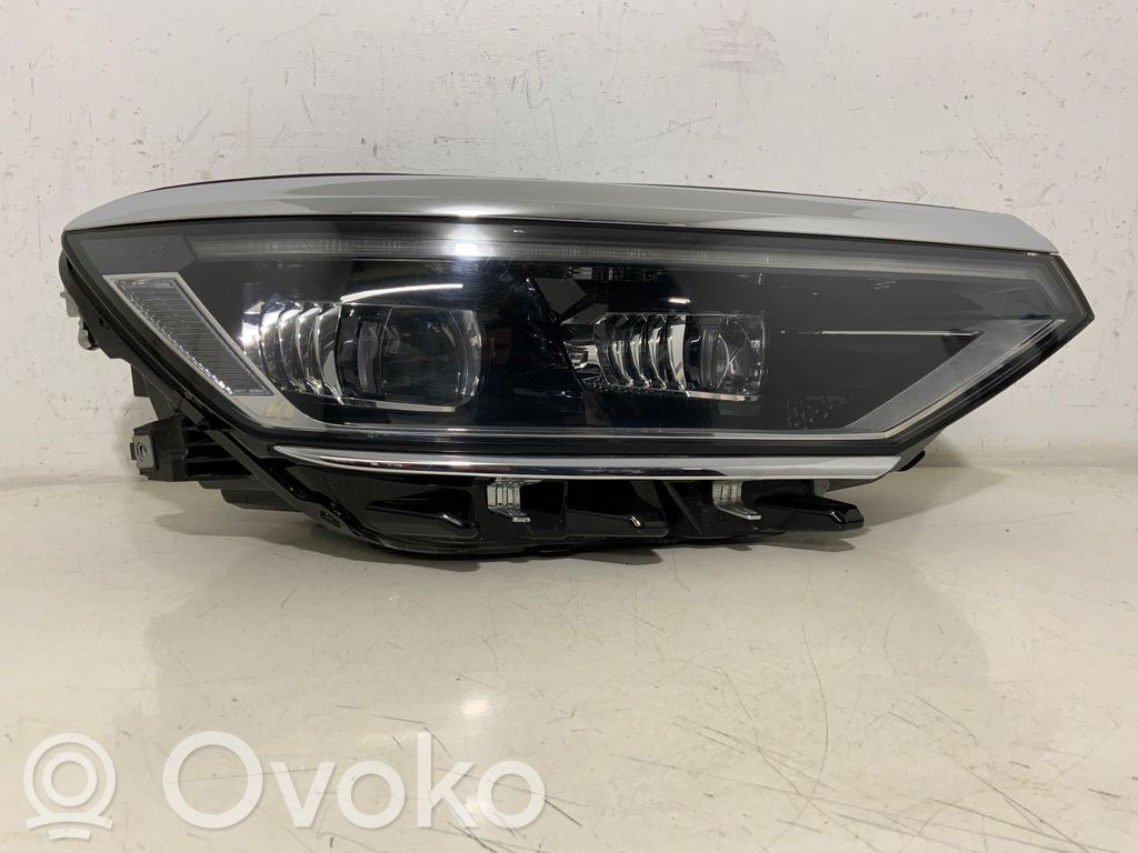 Volkswagen PASSAT B8 Lampa przednia 