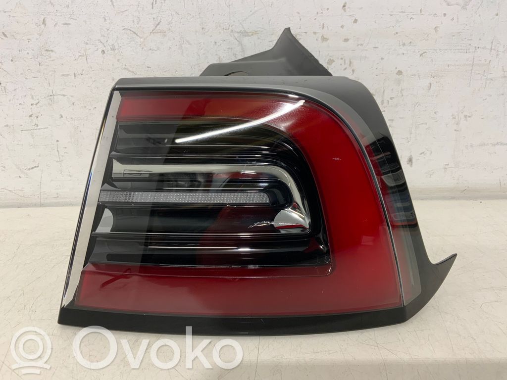 Tesla Model Y Rear/tail lights 