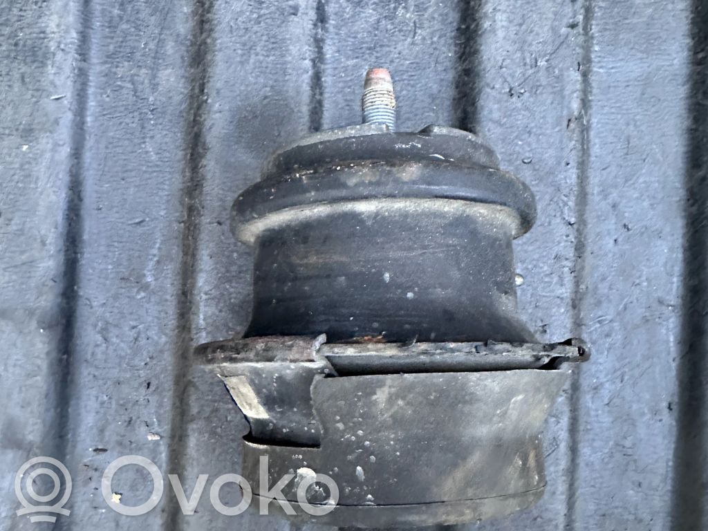 Infiniti FX Engine mount bracket 